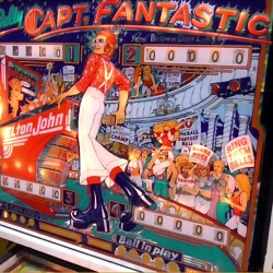 FLIPPER BALLY VINTAGE CAPT FANTASTIC PINBALL
