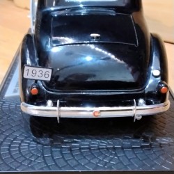 PONTIAC DELUXE POLICE CAR 1936 - MINIATURE 1/18